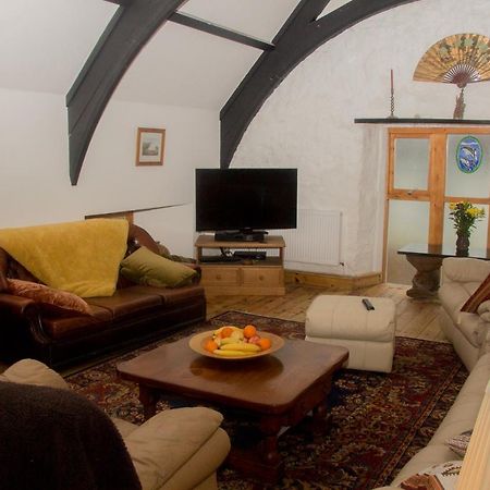 James John Hamilton House And Backpacker Hostel Fishguard Exteriör bild