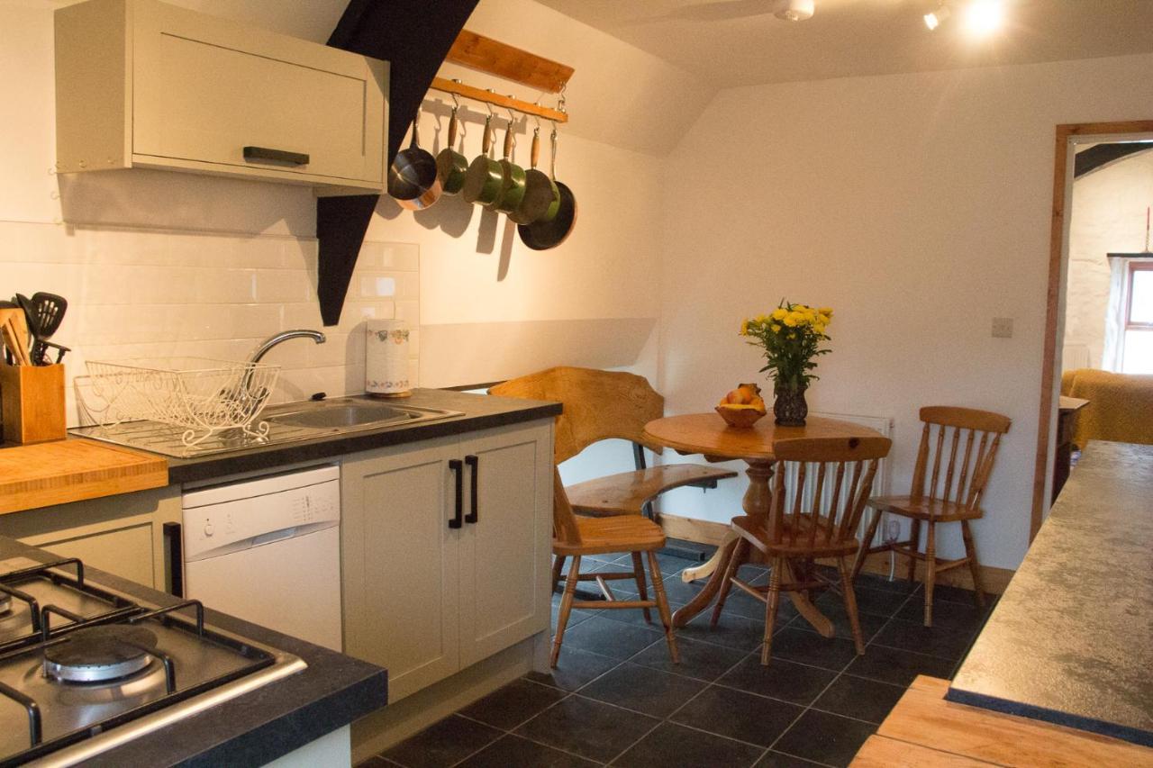 James John Hamilton House And Backpacker Hostel Fishguard Exteriör bild