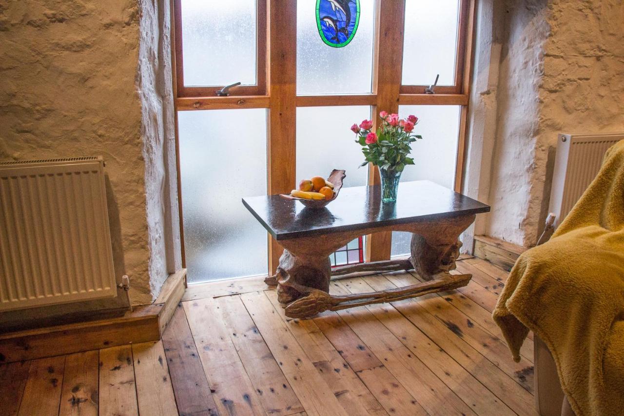 James John Hamilton House And Backpacker Hostel Fishguard Exteriör bild