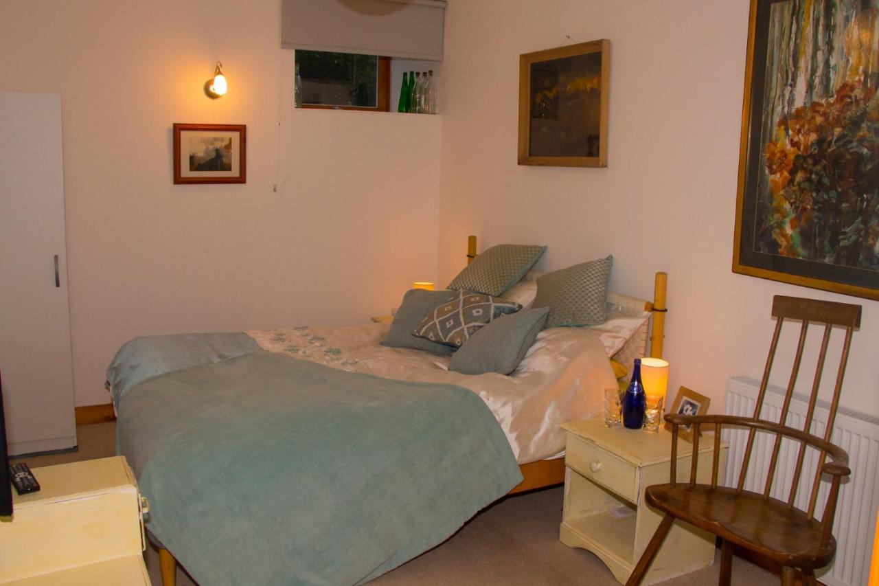 James John Hamilton House And Backpacker Hostel Fishguard Exteriör bild