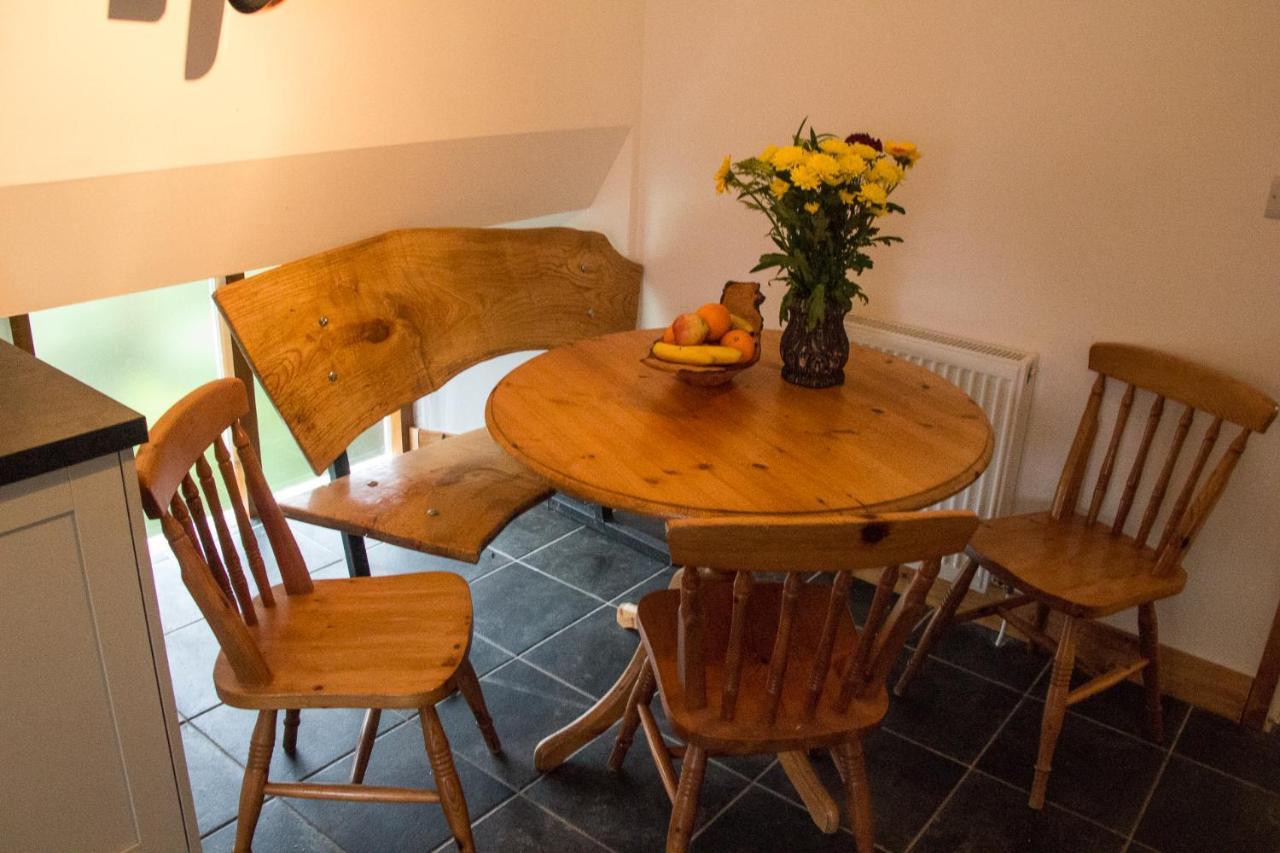 James John Hamilton House And Backpacker Hostel Fishguard Exteriör bild