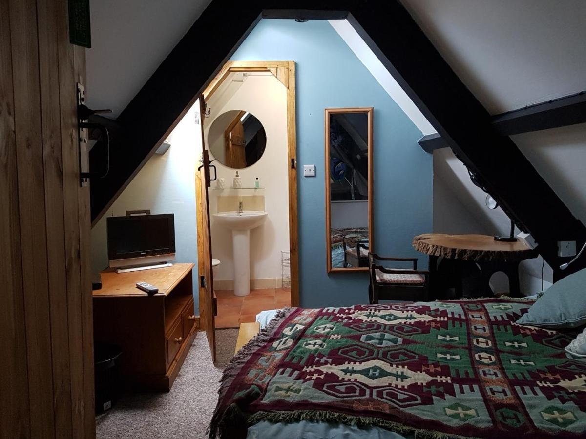 James John Hamilton House And Backpacker Hostel Fishguard Exteriör bild